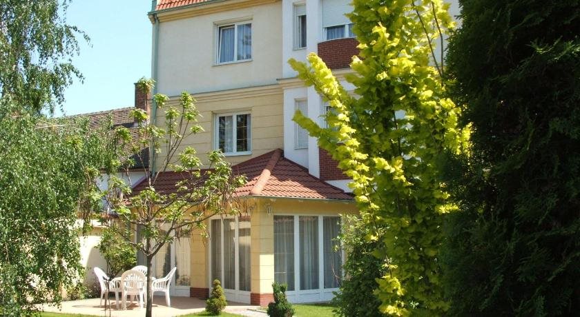 Korona Panzió — 4-Star Luxury Hotel in Debrecen, Hungary