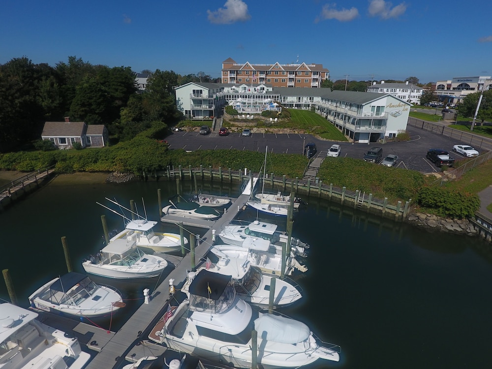 Anchor In Distinctive Waterfront Lodging - photo 40