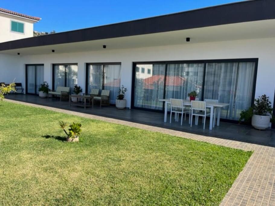 Moradia Com Piscina No Canico — Canico