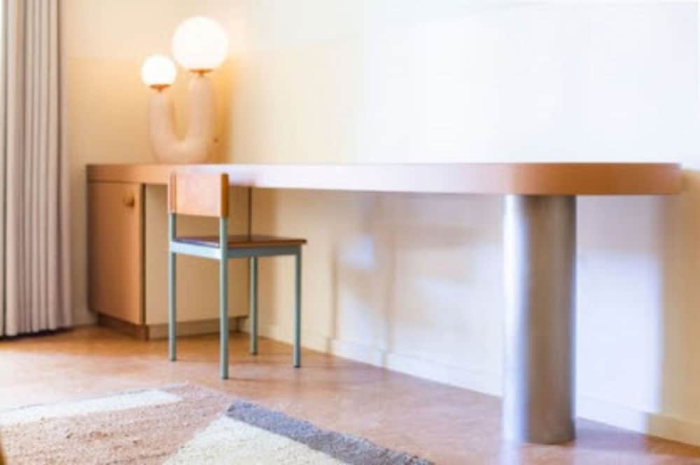 The Capri Hotel - photo 2