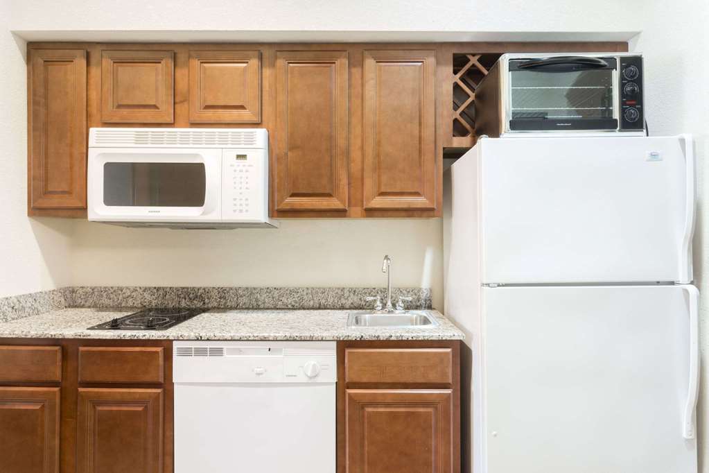 Hawthorn Extended Stay by Wyndham Kingsland - photo 12