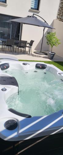 Le Beluga SPA Aeroport Nantes Bouguenais Reze — hotel in Bouguenais