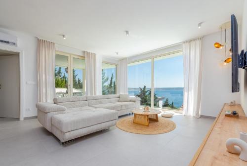 Villa Mara Ondo — 4-Star Luxury Hotel in Starigrad, Croatia