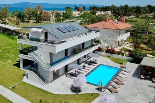 V luxury Suites — hotel in Pefkochori