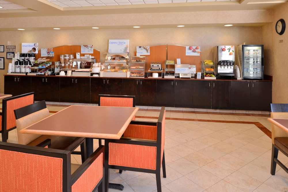 Holiday Inn Express & Suites Austin North Central by IHG - photo 29