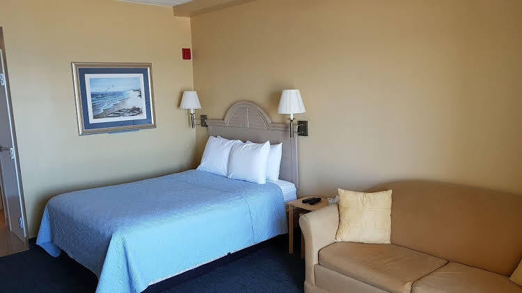 Hampton Tides Ocean View Top Floor With Balcony — 4-Star Luxury Hotel in Hampton, United States