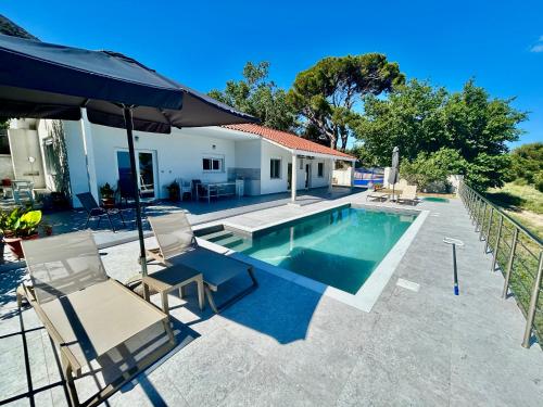 Tranquil sea view villa — 4-Star Luxury Hotel in Argostolion, Greece