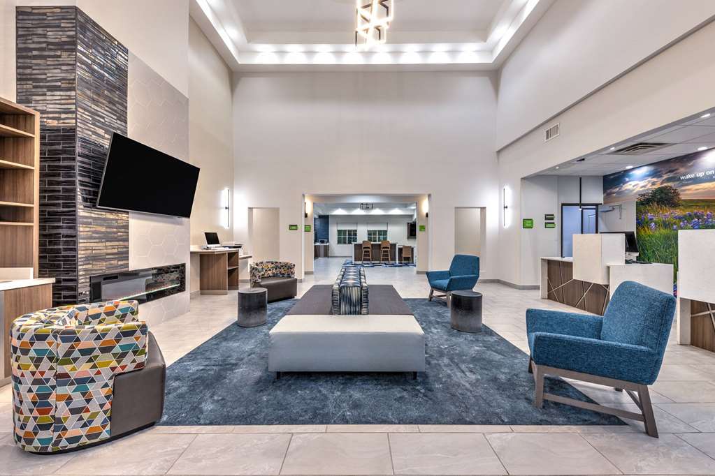 La Quinta Inn & Suites by Wyndham Allen at The Village - photo 5