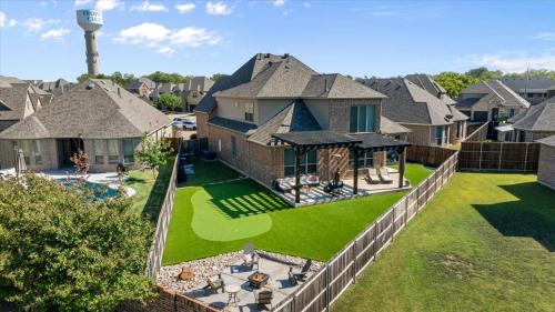 Iron & Ivy 5Br5ba Sleeps 12 in Roanoke, United States