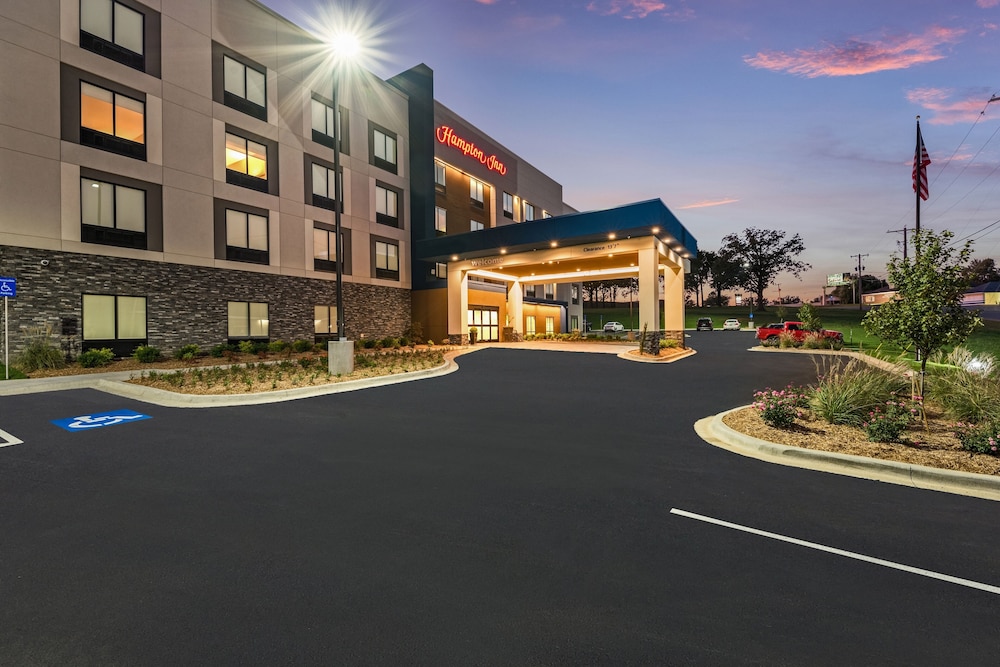 Hampton Inn Batesville - photo 33