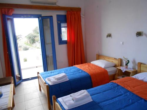 Nikos Place