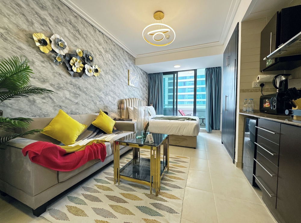 Cosmos Living Charming Studio With Balco — 4-Star Luxury Hotel in Dubai, United Arab Emirates