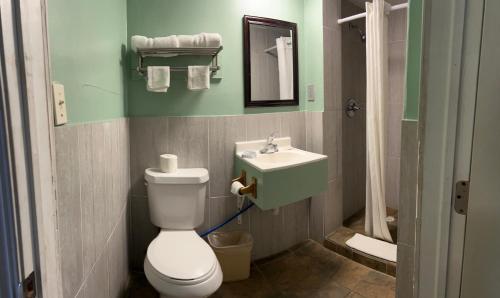 Town & Country Motel - photo 23