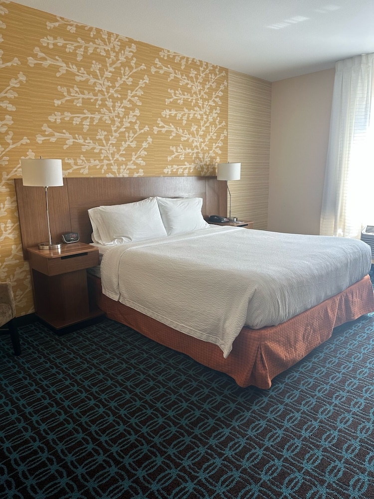 Fairfield Inn & Suites by Marriott Hollister - photo 12