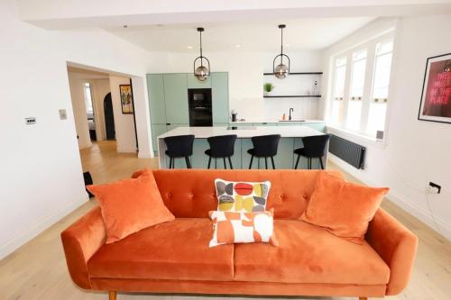Newly Refurbished w River Views — 4-Star Luxury Hotel in London, United Kingdom