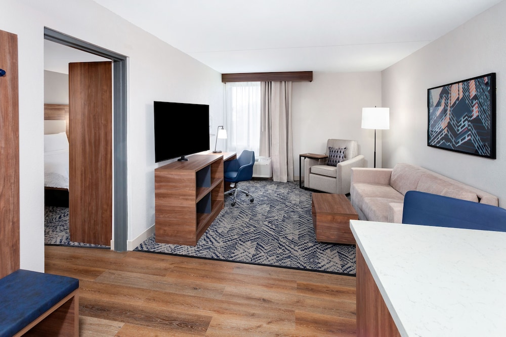 Candlewood Suites Columbus North - photo 13
