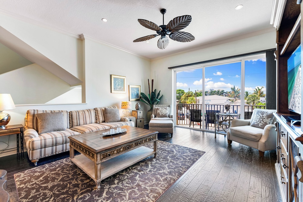 Beachside of the Village By Beachside Management — 4-Star Luxury Hotel in Siesta Key, United States