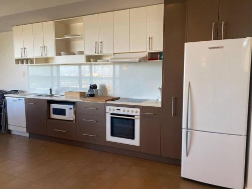 Bayview Retreat Esplanade home w wifi — 4-Star Luxury Hotel in Wallaroo, Australia