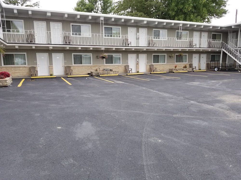 Hillcrest Motel - photo 23