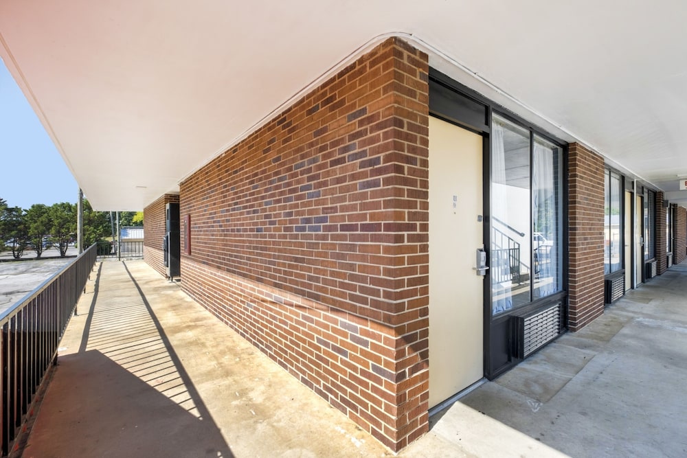 OYO Hotel Cleveland TN - featured photo