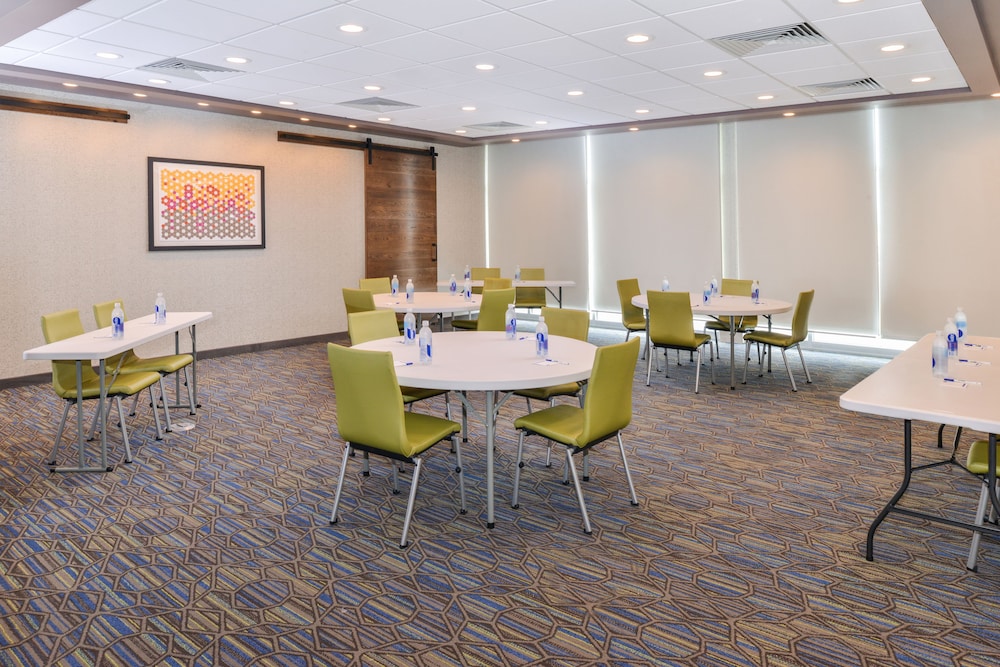 Holiday Inn Express & Suites Ogallala by IHG - photo 45