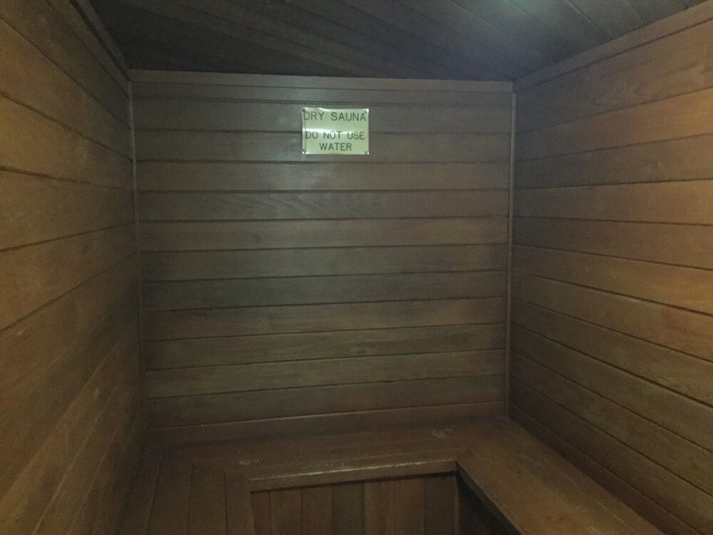 FairBridge Inn & Suites Poconos - photo 30