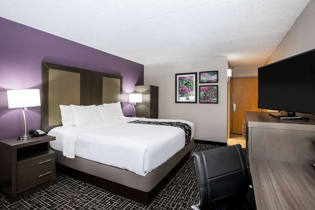 La Quinta Inn by Wyndham Davenport & Conference Center - photo 14