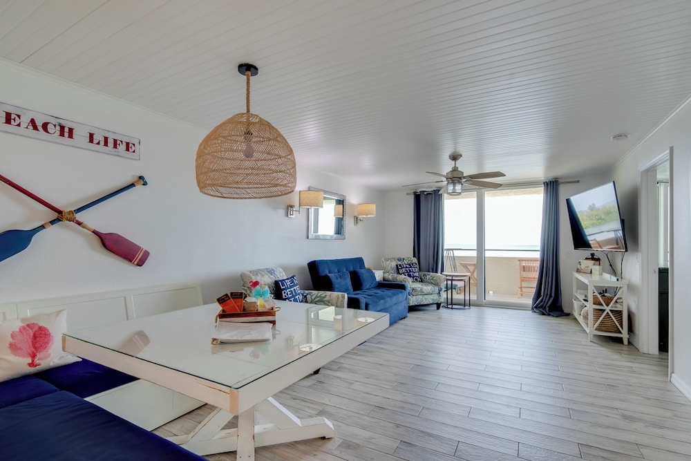 Private Beach Access and Gulf Views Hudson Condo — 4-Star Luxury Hotel in Hudson, United States