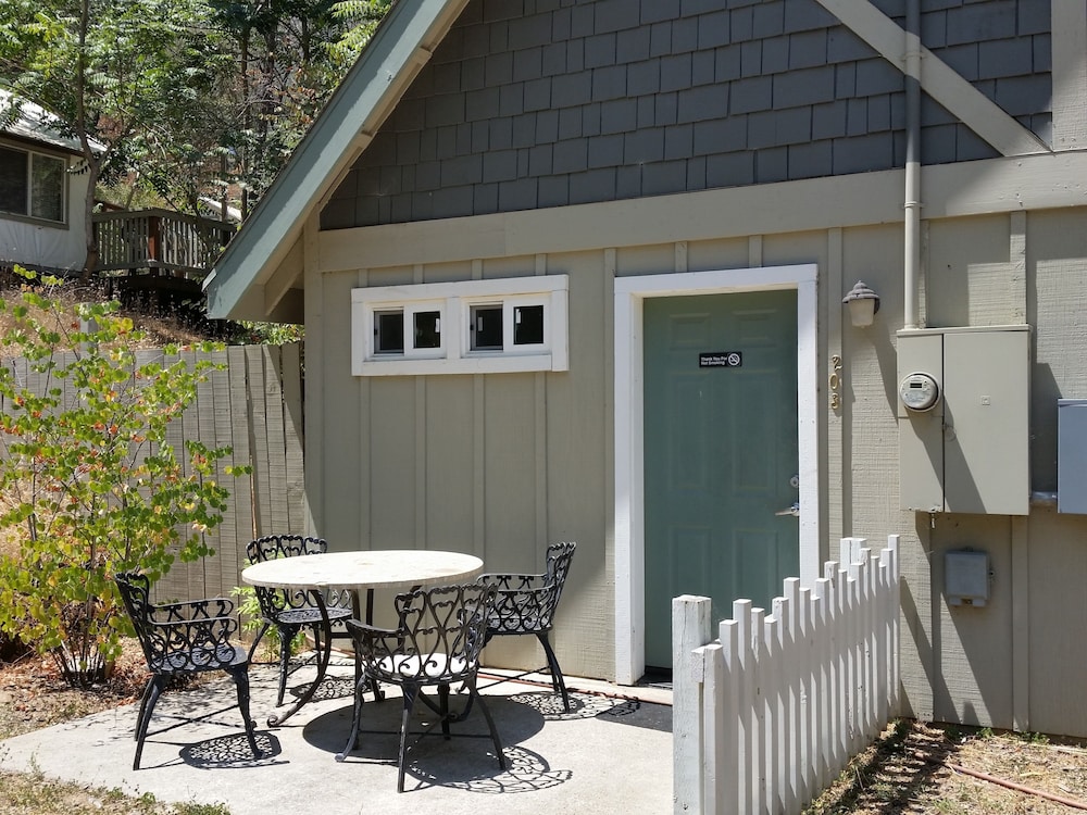 Indian Flat RV Park Tent Cabins & Cottages - photo 5