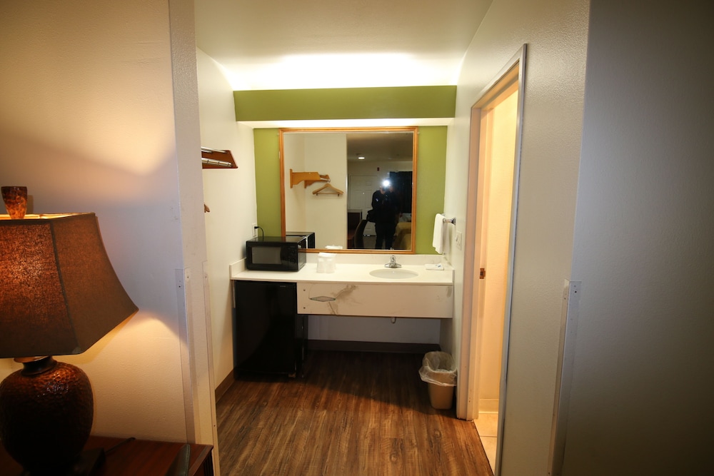 Rice Hill Inn - photo 3