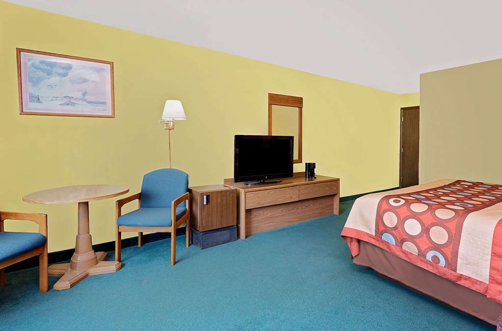 Super 8 by Wyndham Sturgeon Bay - photo 5