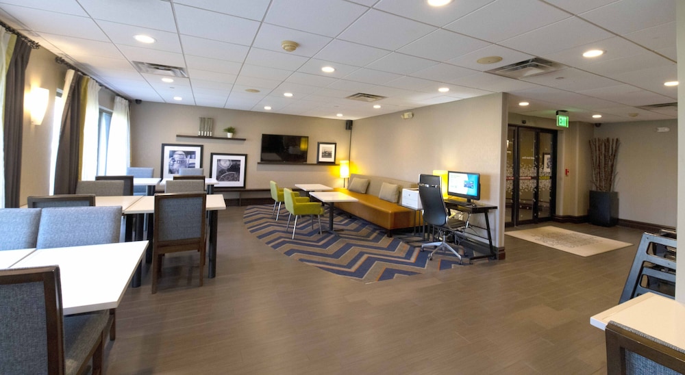 Hampton Inn Ridgefield Park - photo 58