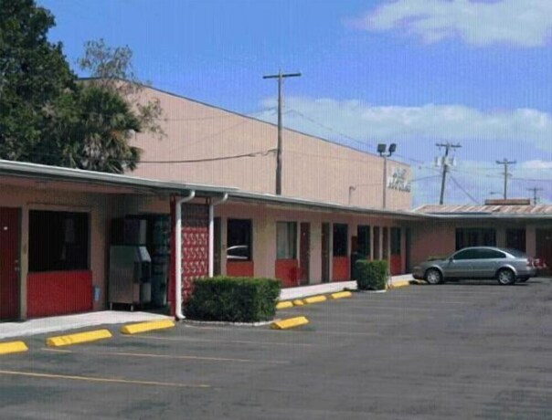 Plaza Travel Inn - photo 7