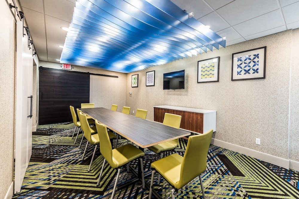 Holiday Inn Express Flint Campus Area by IHG - photo 36