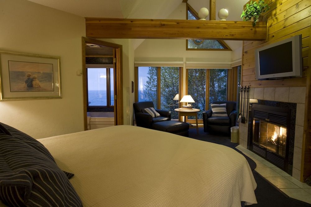 Bluefin Bay on Lake Superior - photo 13