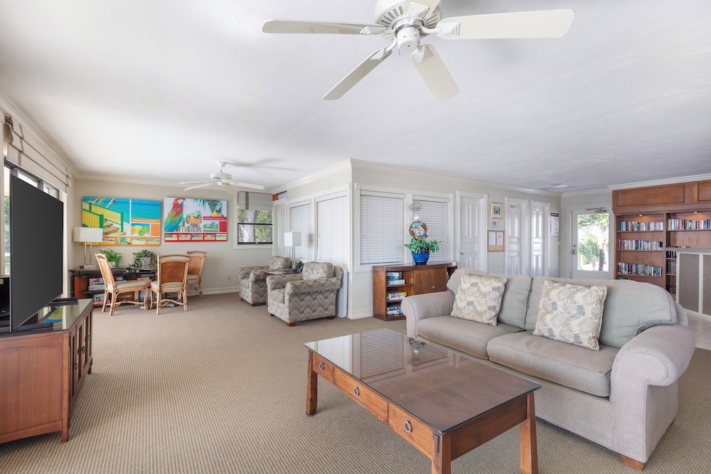 Hilton Vacation Club Charter Club Naples Bay - photo 11