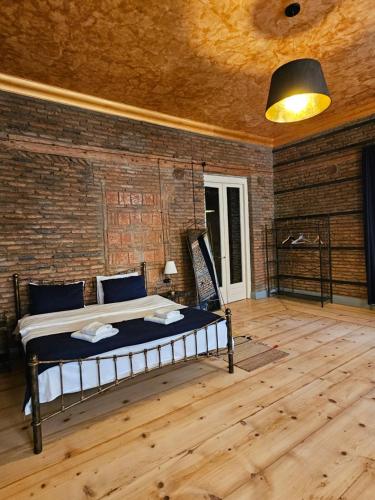 Old Gold Apartment