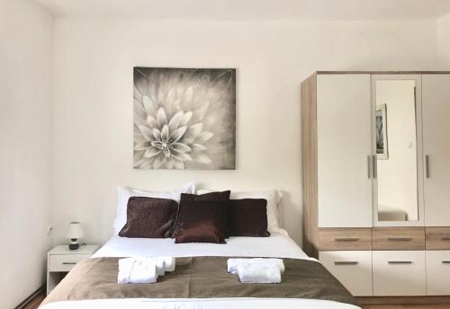 Apartmani Mimoza — 4-Star Luxury Hotel in Otocac, Croatia