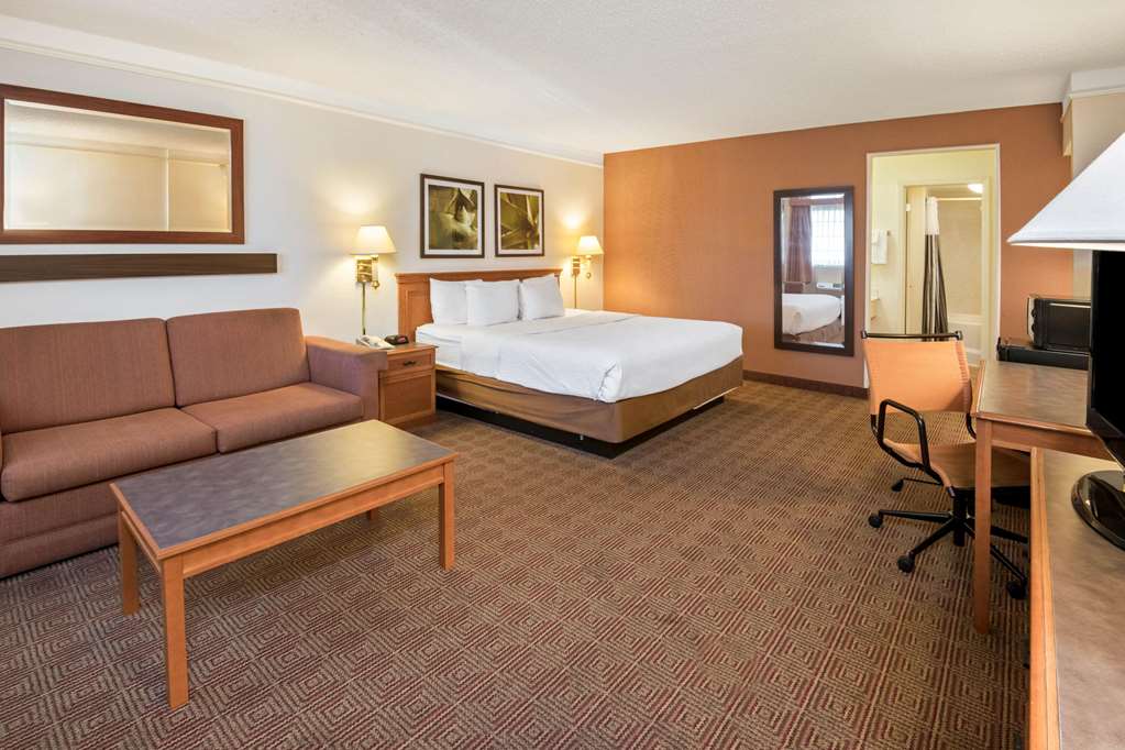 La Quinta Inn by Wyndham San Antonio Market Square - photo 26