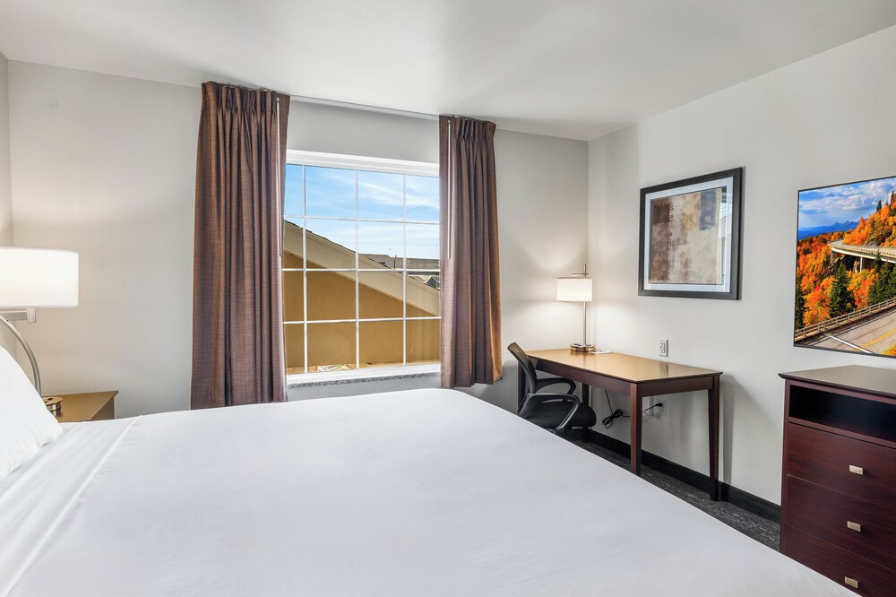 Cobblestone Hotel & Suites Denmark Green Bay - photo 24