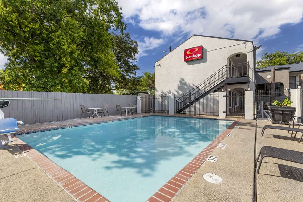 Econo Lodge Inn & Suites Near Lackland AFB - photo 30
