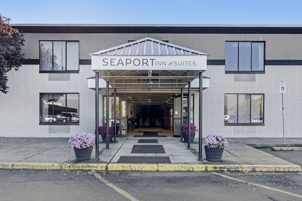 Seaport Inn and Suites - photo 30