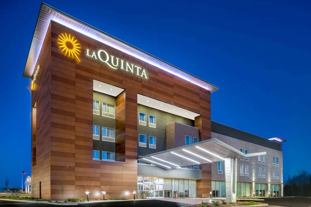 La Quinta Inn & Suites by Wyndham Louisville NE Old Henry Rd - photo 3
