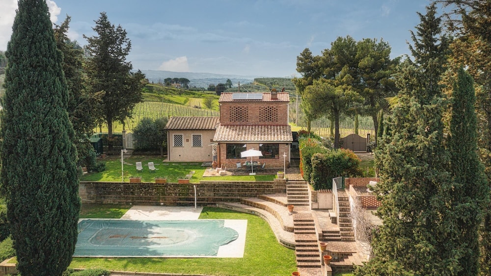Il Fienile 4 Emma Villas — 4-Star Luxury Hotel in Palaia, Italy