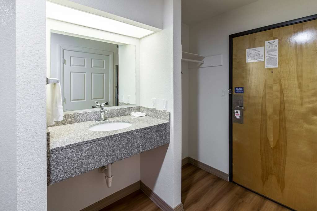 Motel6 Hutchins TX - photo 18