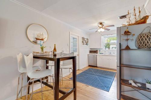 208 W Ashley Central Location 2 Mins to the Beach - photo 47
