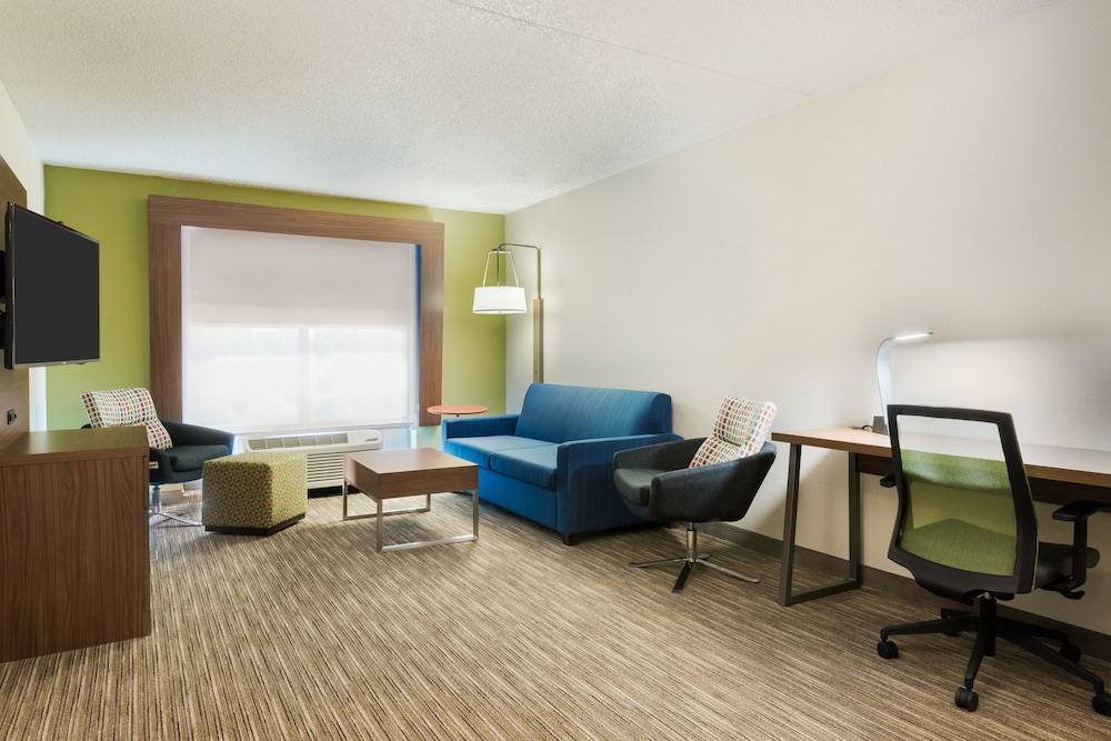Holiday Inn Express Hotel & Suites Bentonville by IHG - photo 2