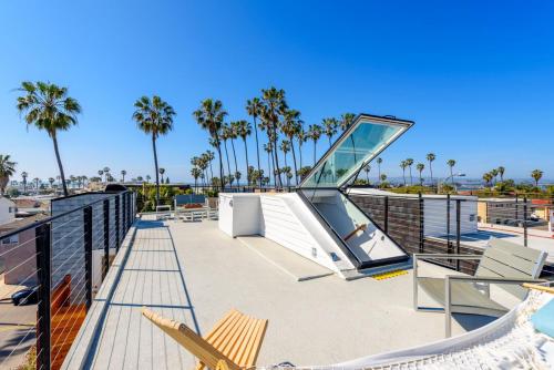 New Beach House Steps to Sand — 4-Star Luxury Hotel in San Diego, United States