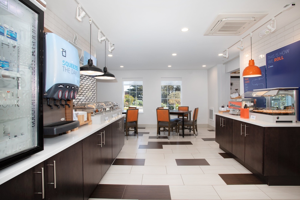 Holiday Inn Express Monterey Cannery Row by IHG - photo 31