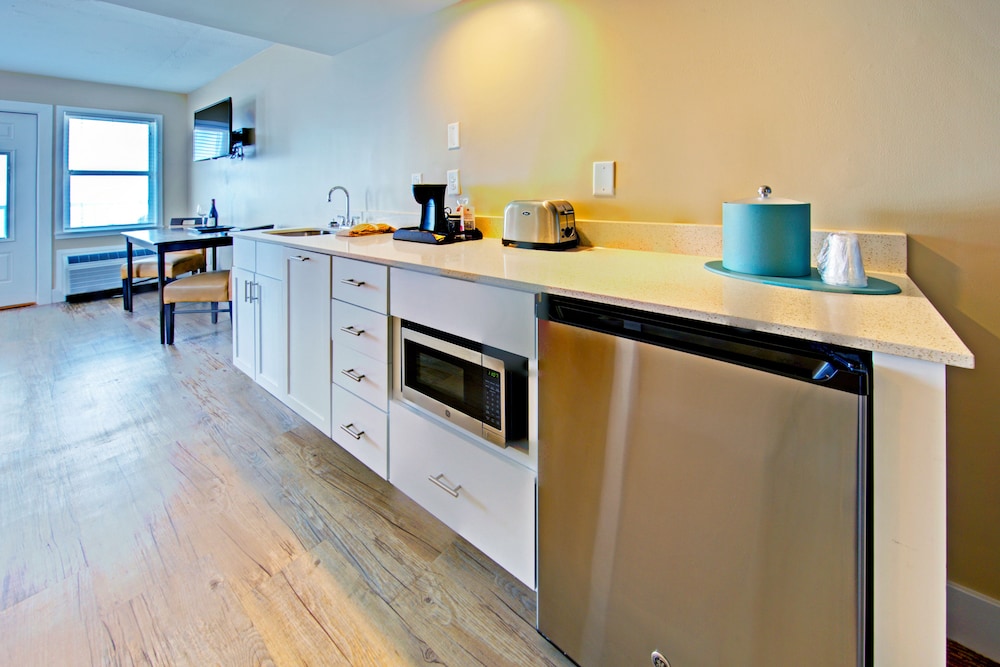 Commander Hotel & Suites - photo 14